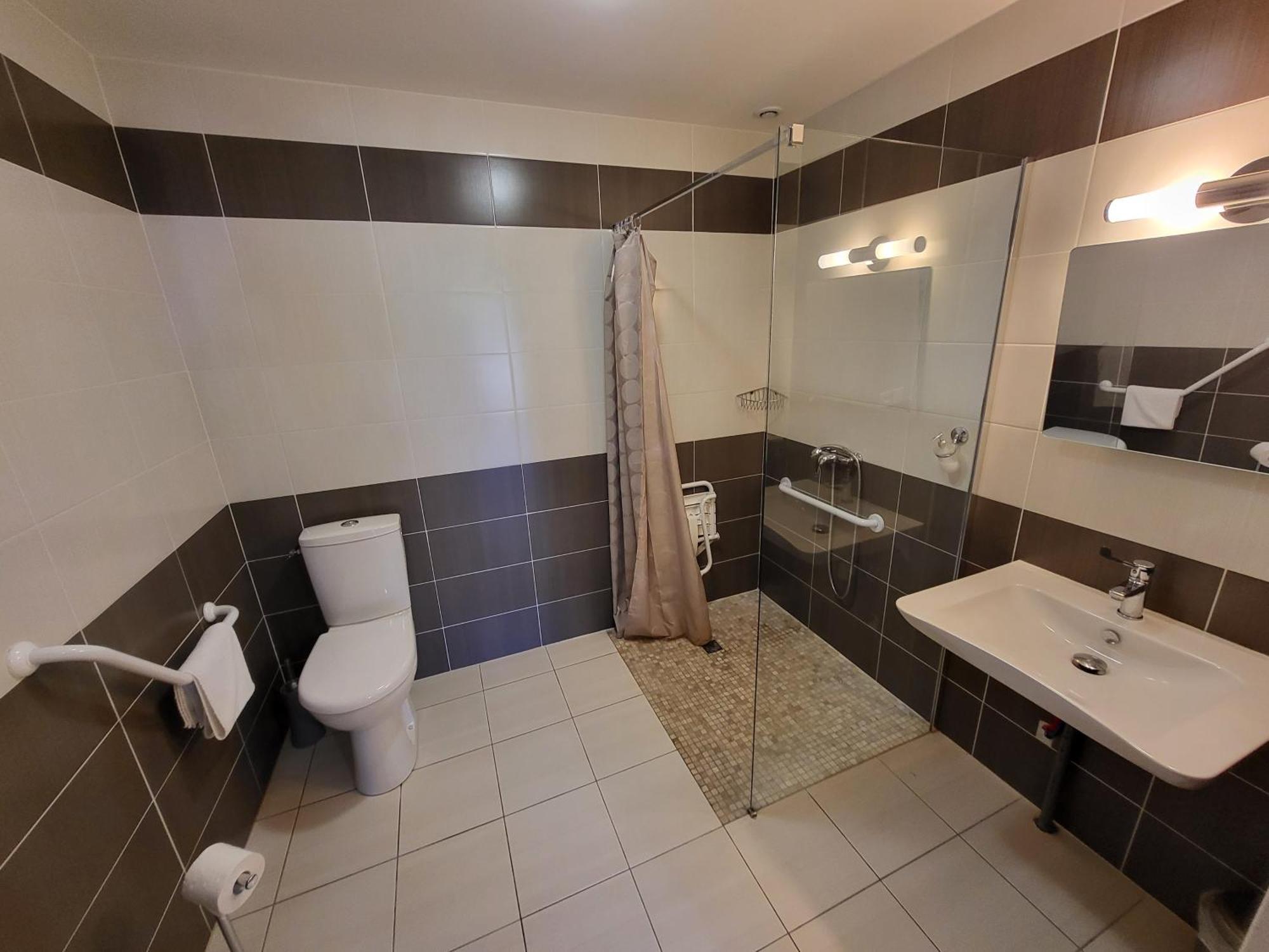Auberge Des Lacs Bleus Clérac Екстериор снимка