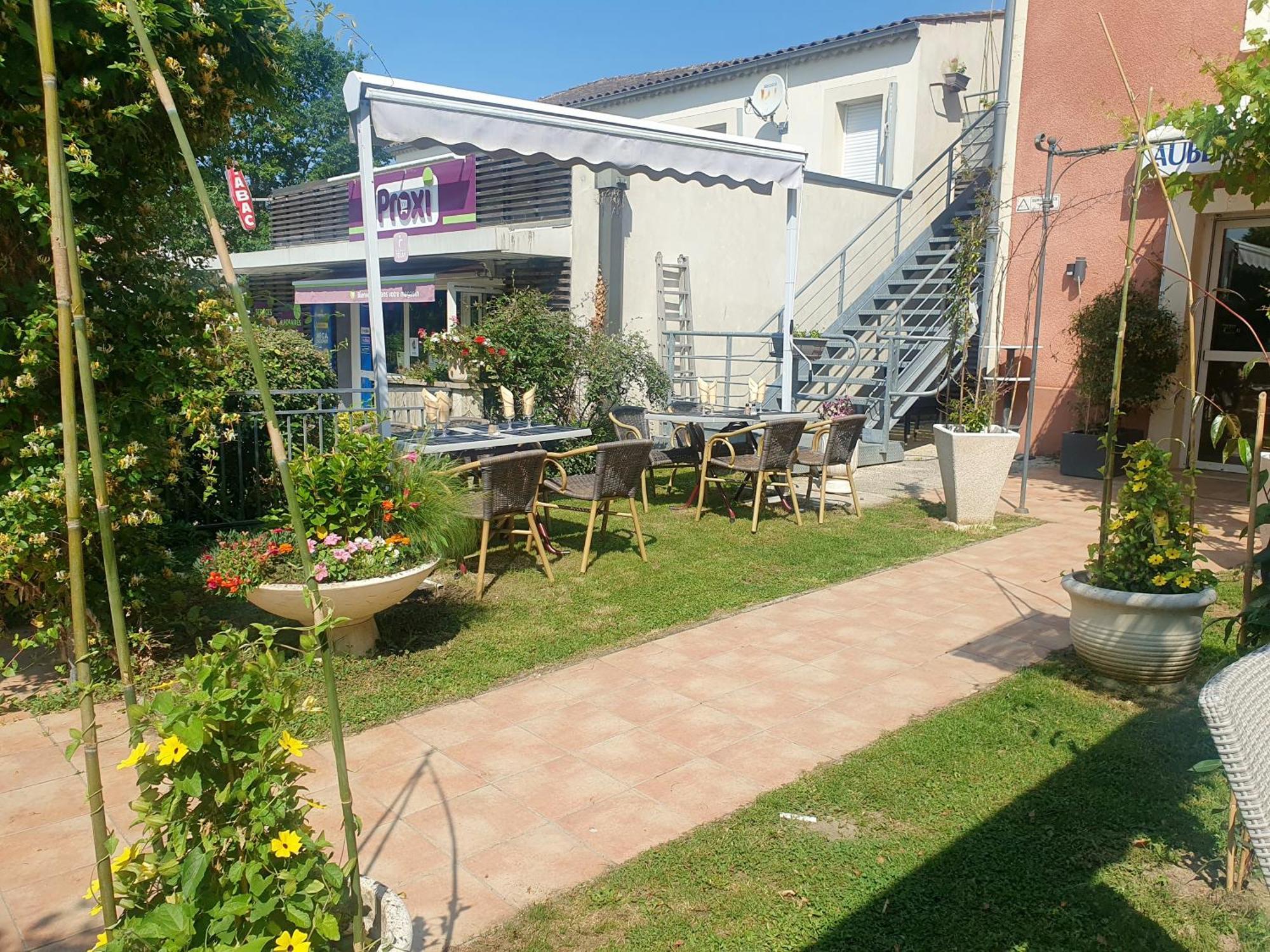 Auberge Des Lacs Bleus Clérac Екстериор снимка