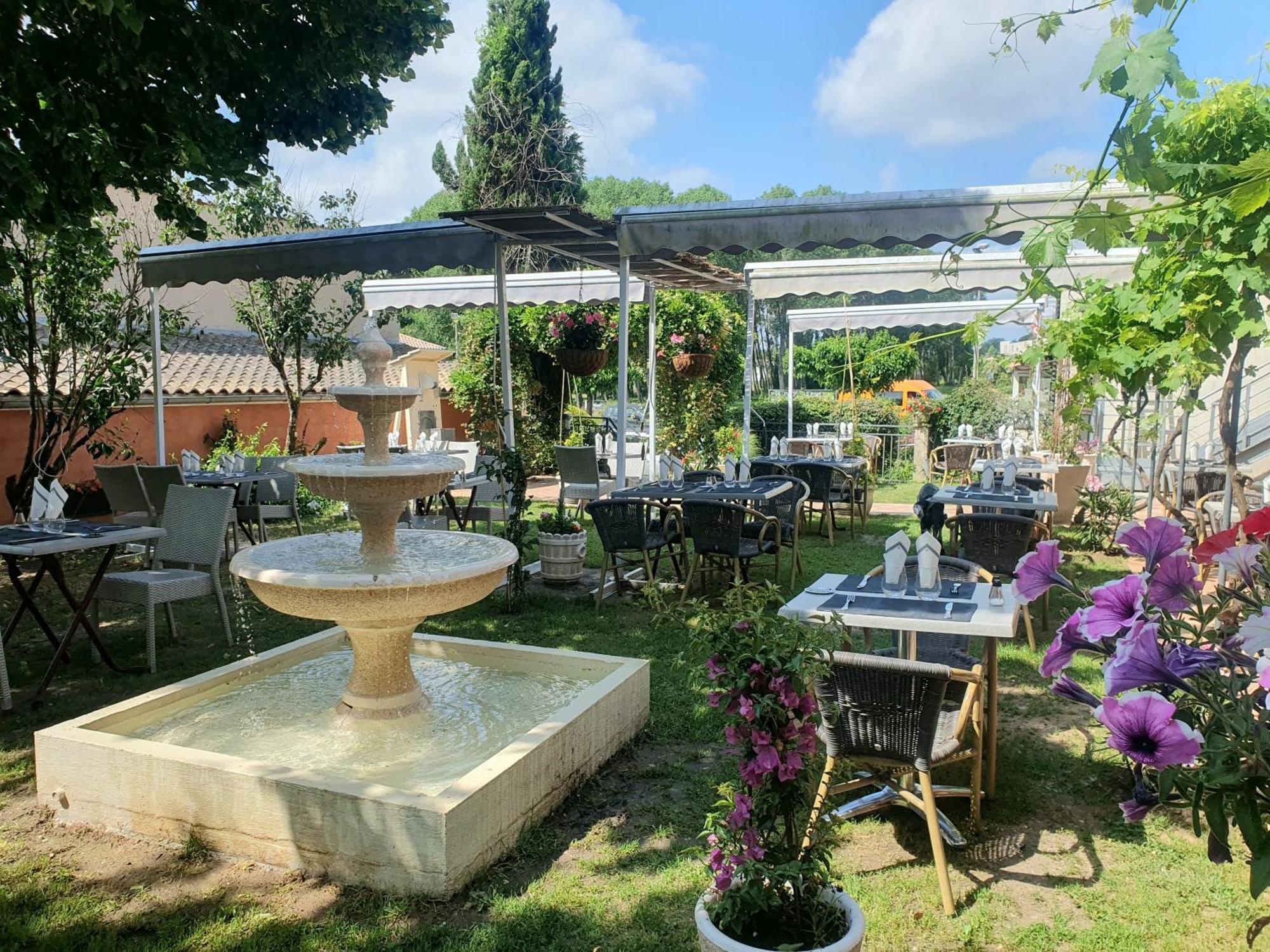 Auberge Des Lacs Bleus Clérac Екстериор снимка